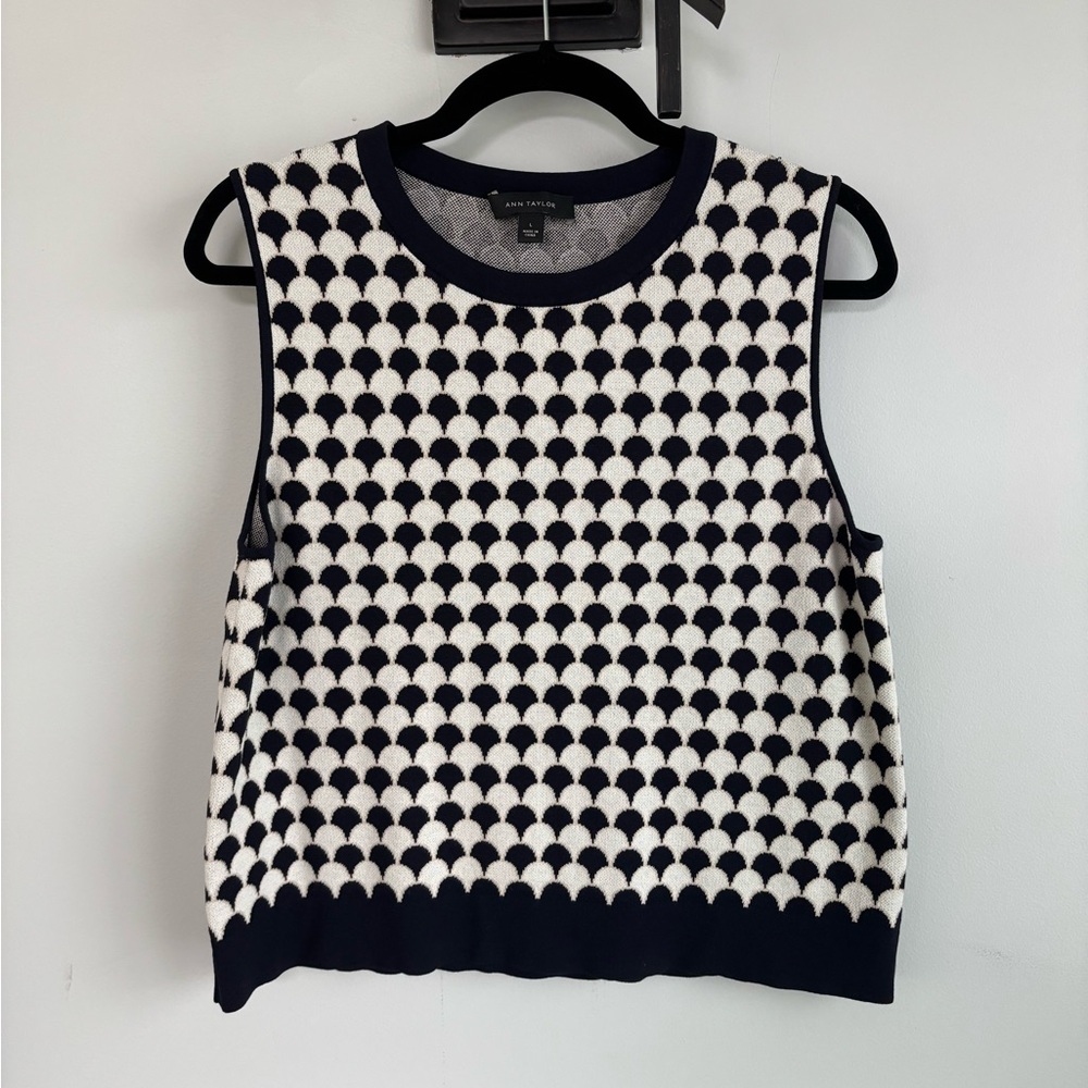 Ann Taylor Navy and Cream Patterned Sleeveless Knit Top